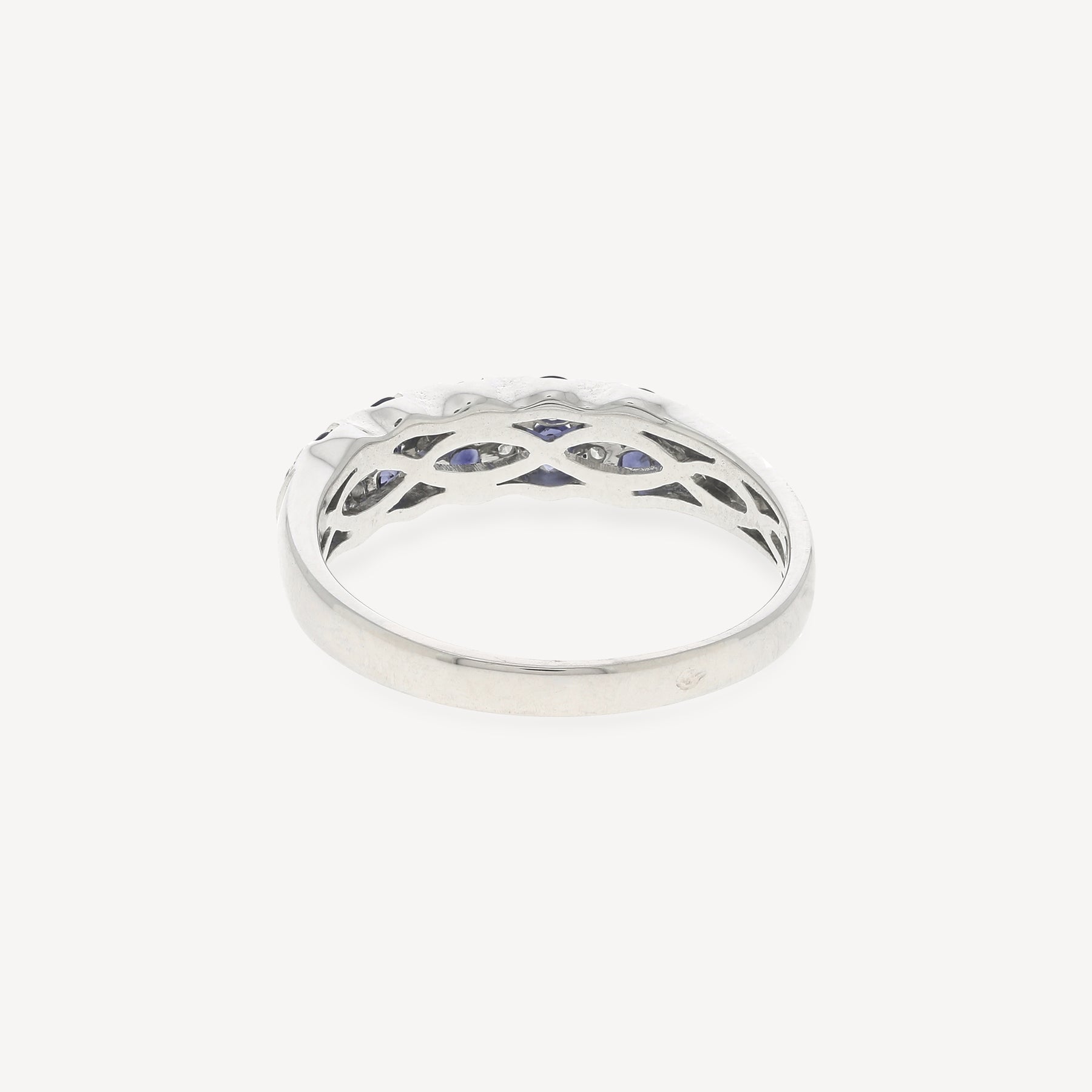 Weißgold-Ring mit Saphiren und Diamanten