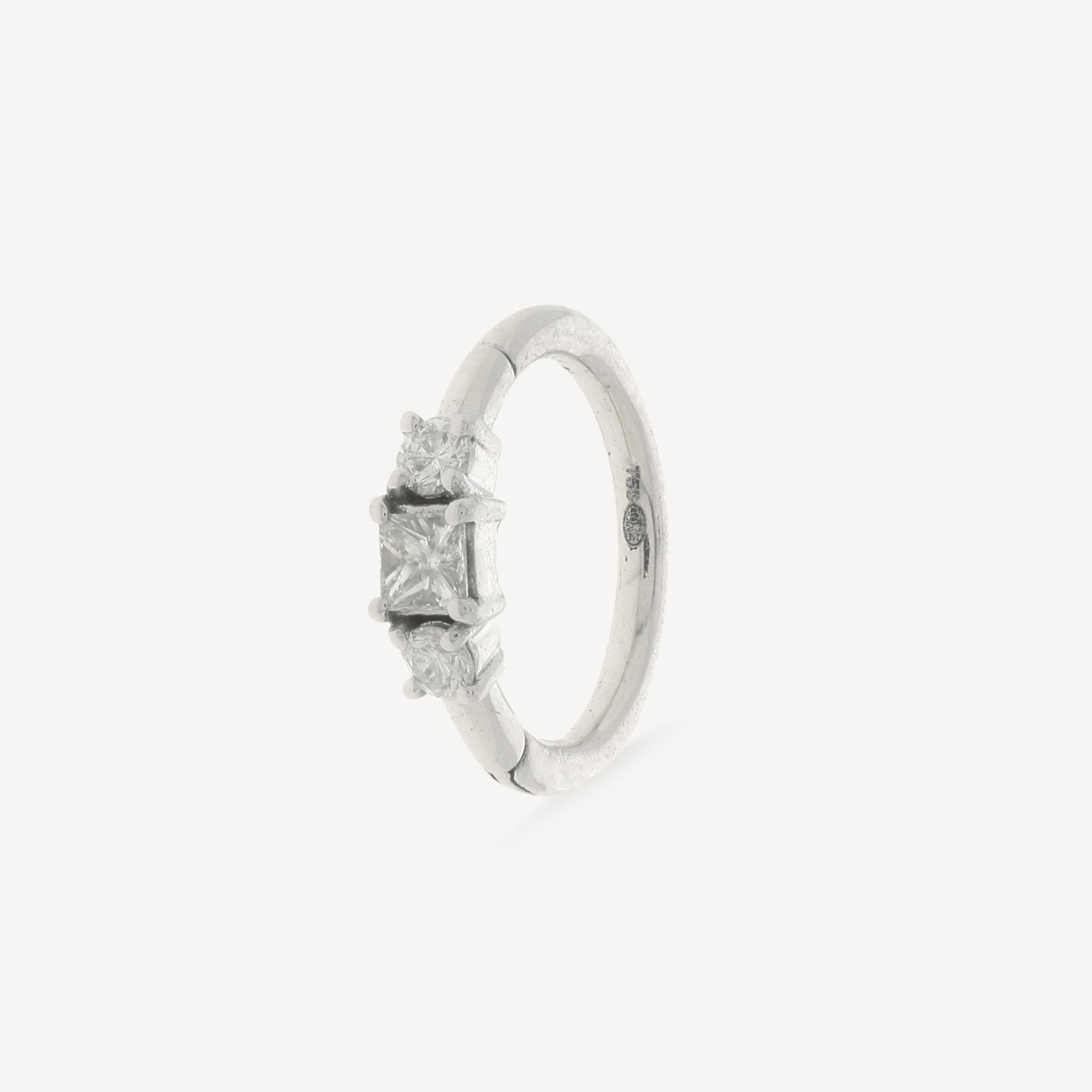 Créole 8mm Or Blanc et Diamants 2x2mm
