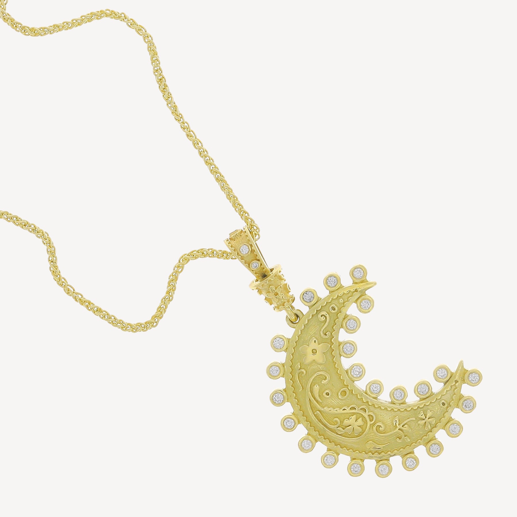 Collier Medium Southwestern Moon