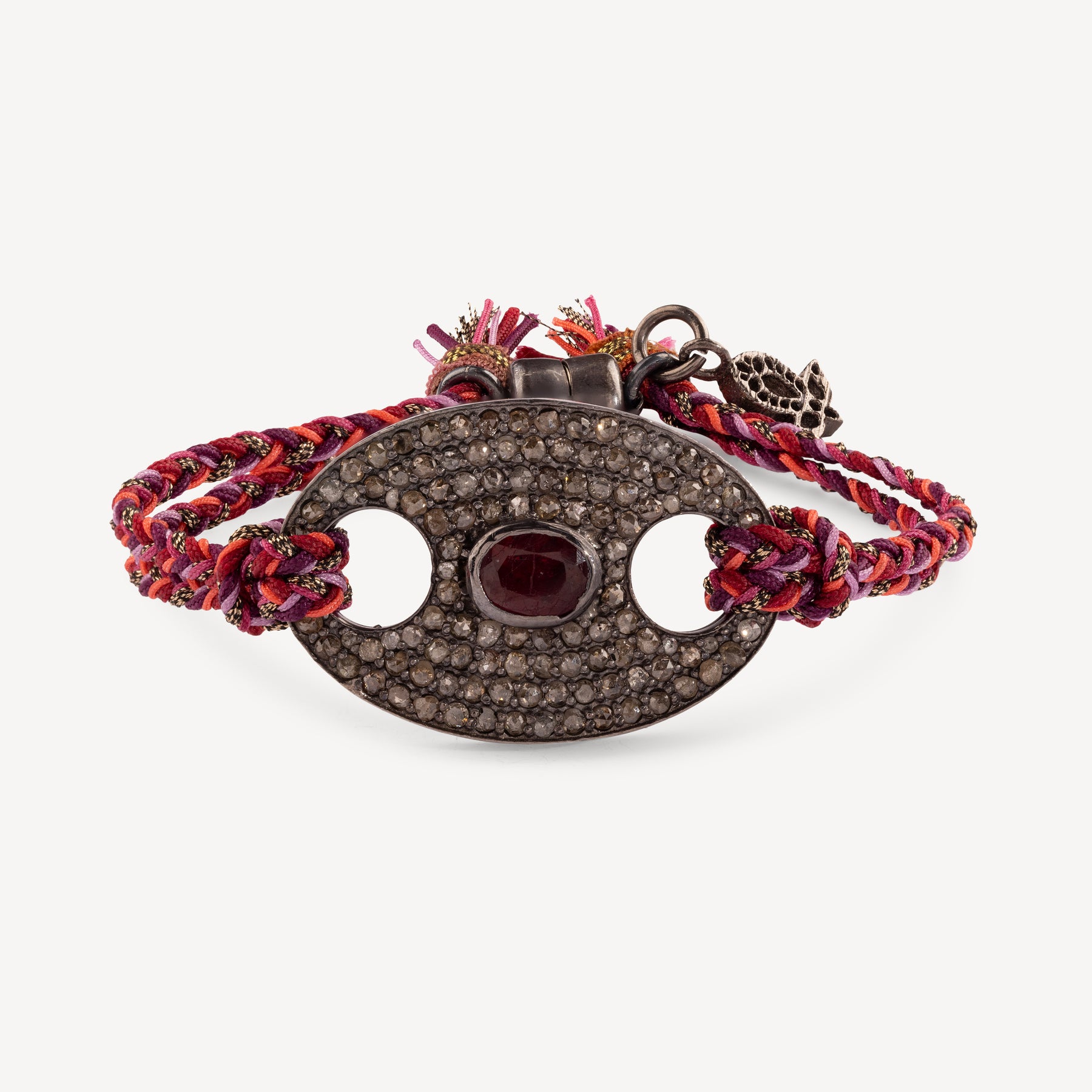 Ein Rubin-Verschlussarmband