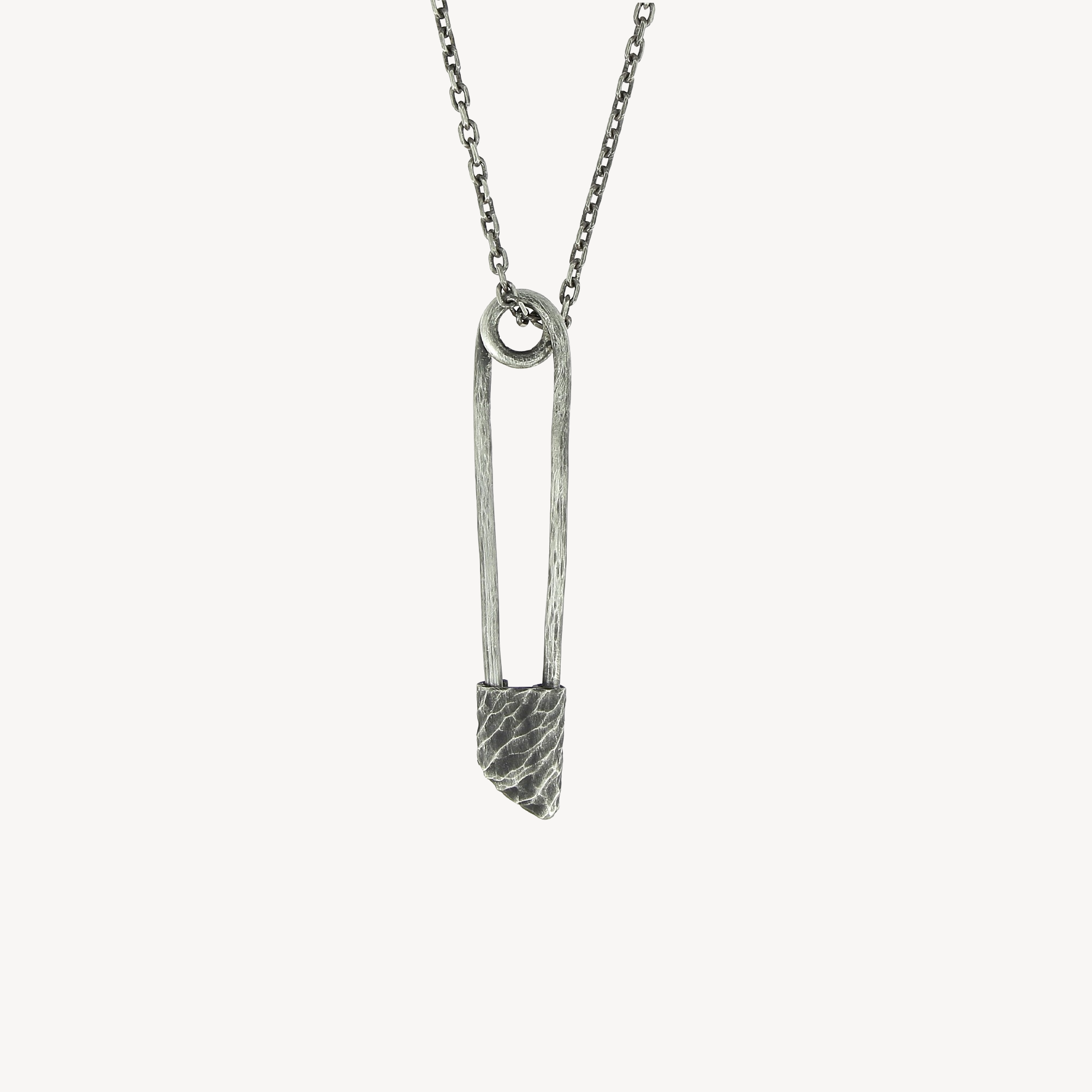 Collier Safety Pin