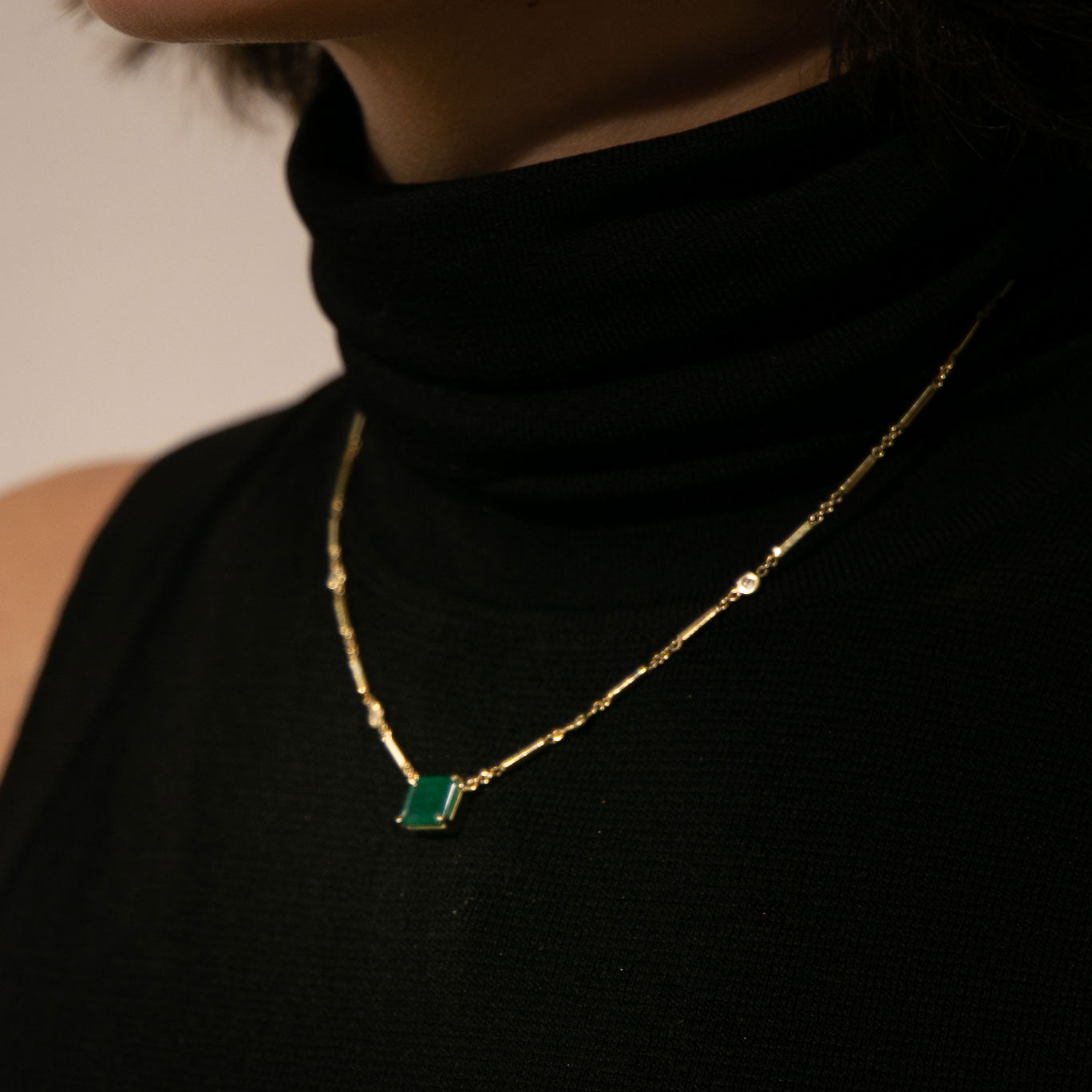 Collier petite émeraude baguette et diamants