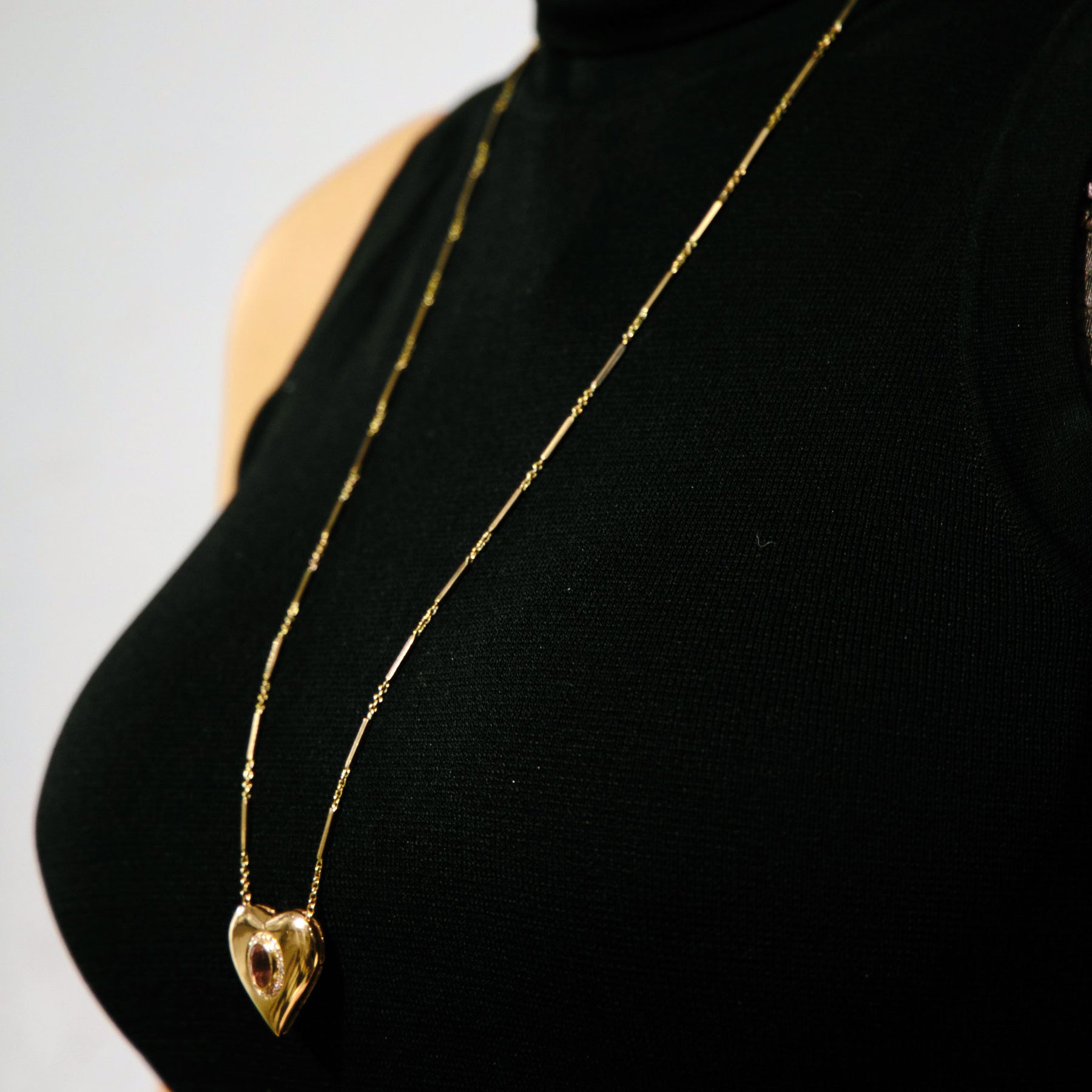 Collier coeur tourmaline rose ovale pavé diamants
