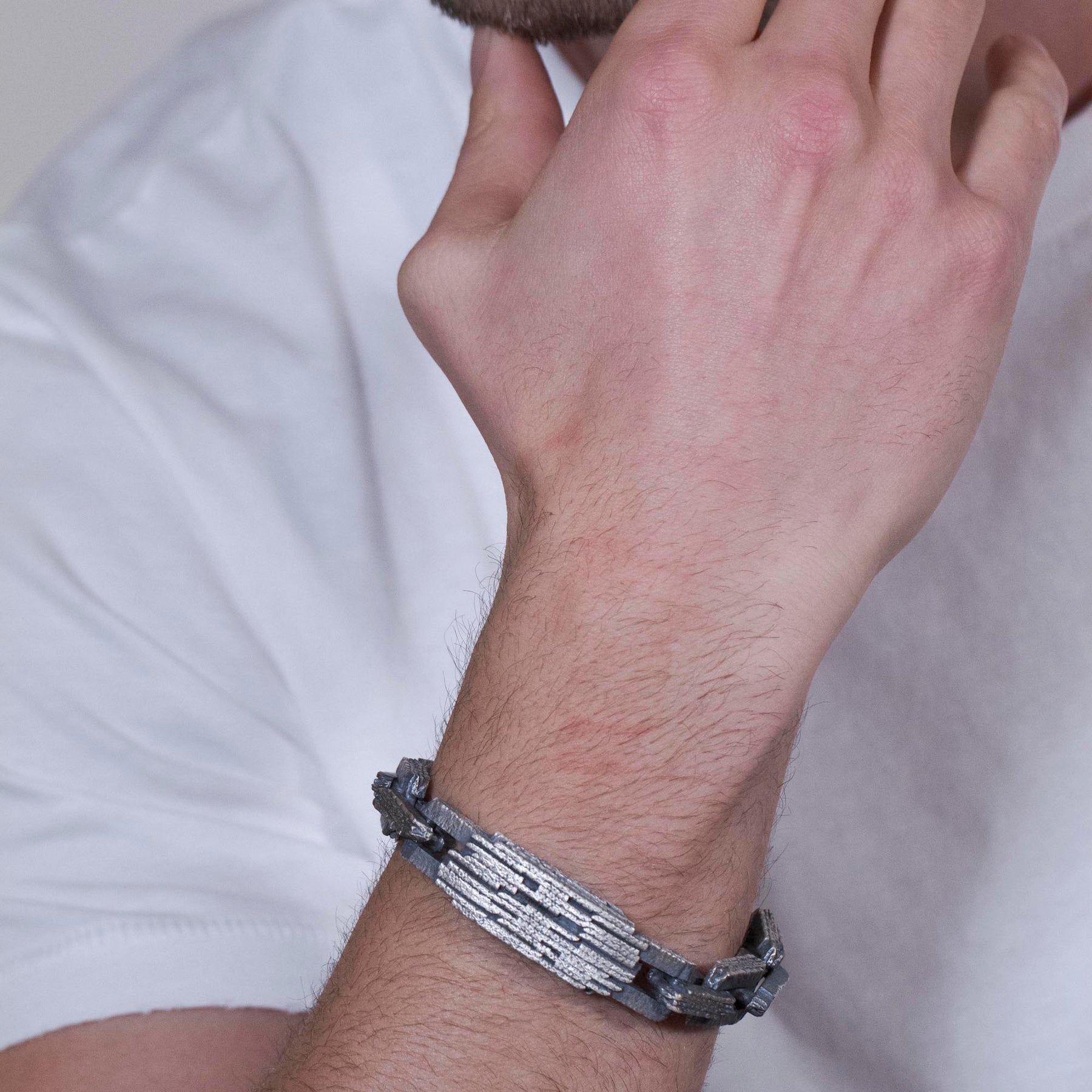 AZK-01 Armband