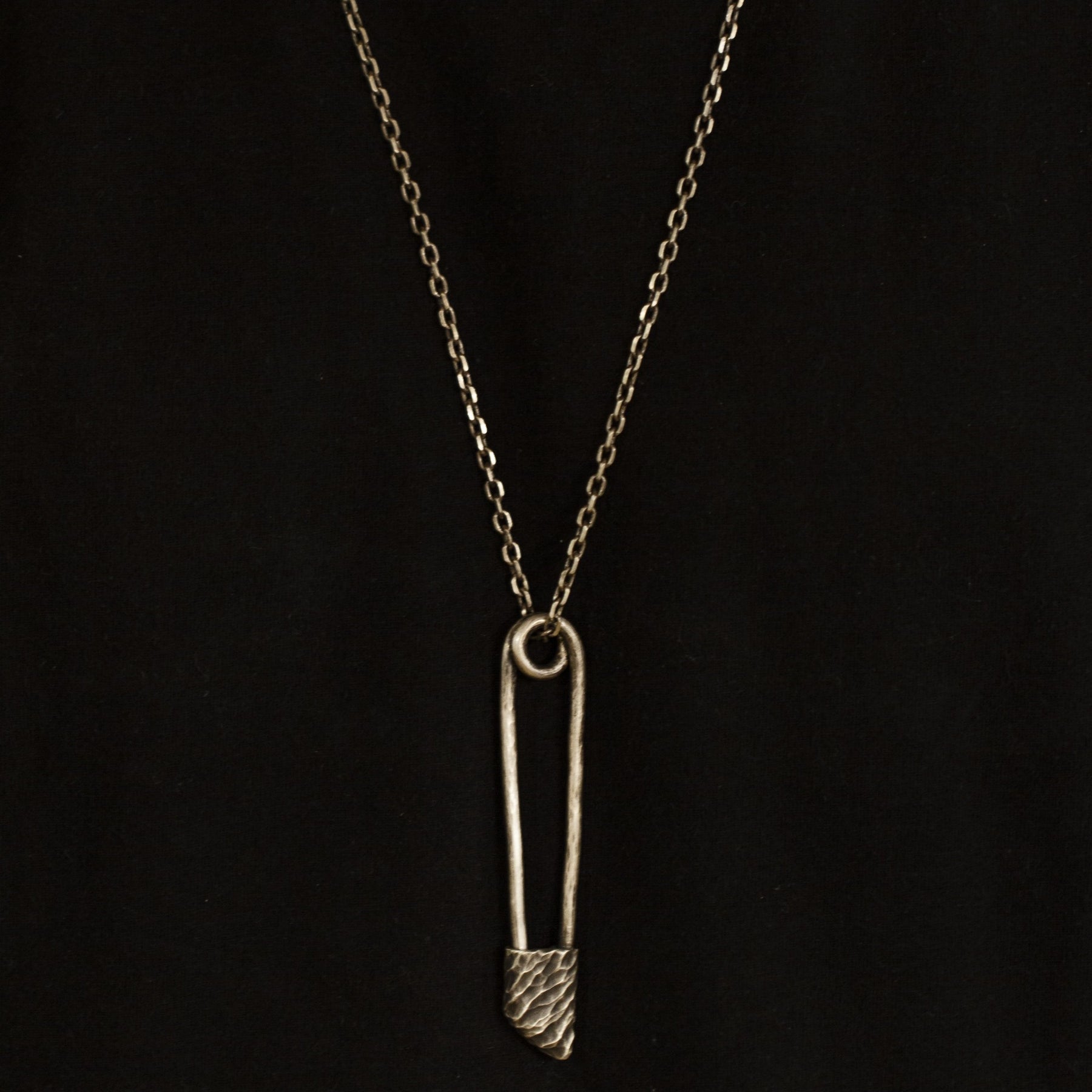 Collier Safety Pin