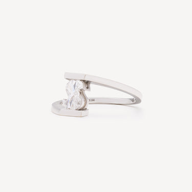 Diale intertwined ring White gold