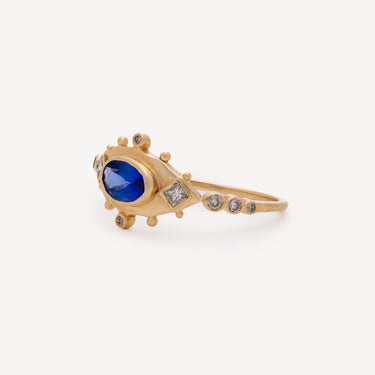 Tanzanite and Diamonds Eye ring