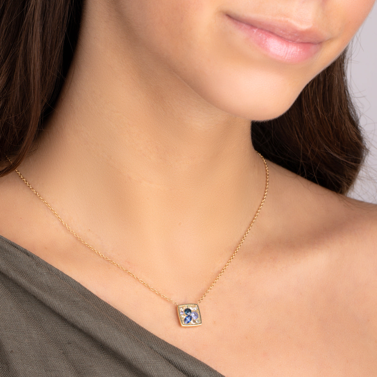 Blauer quadratischer Anhänger