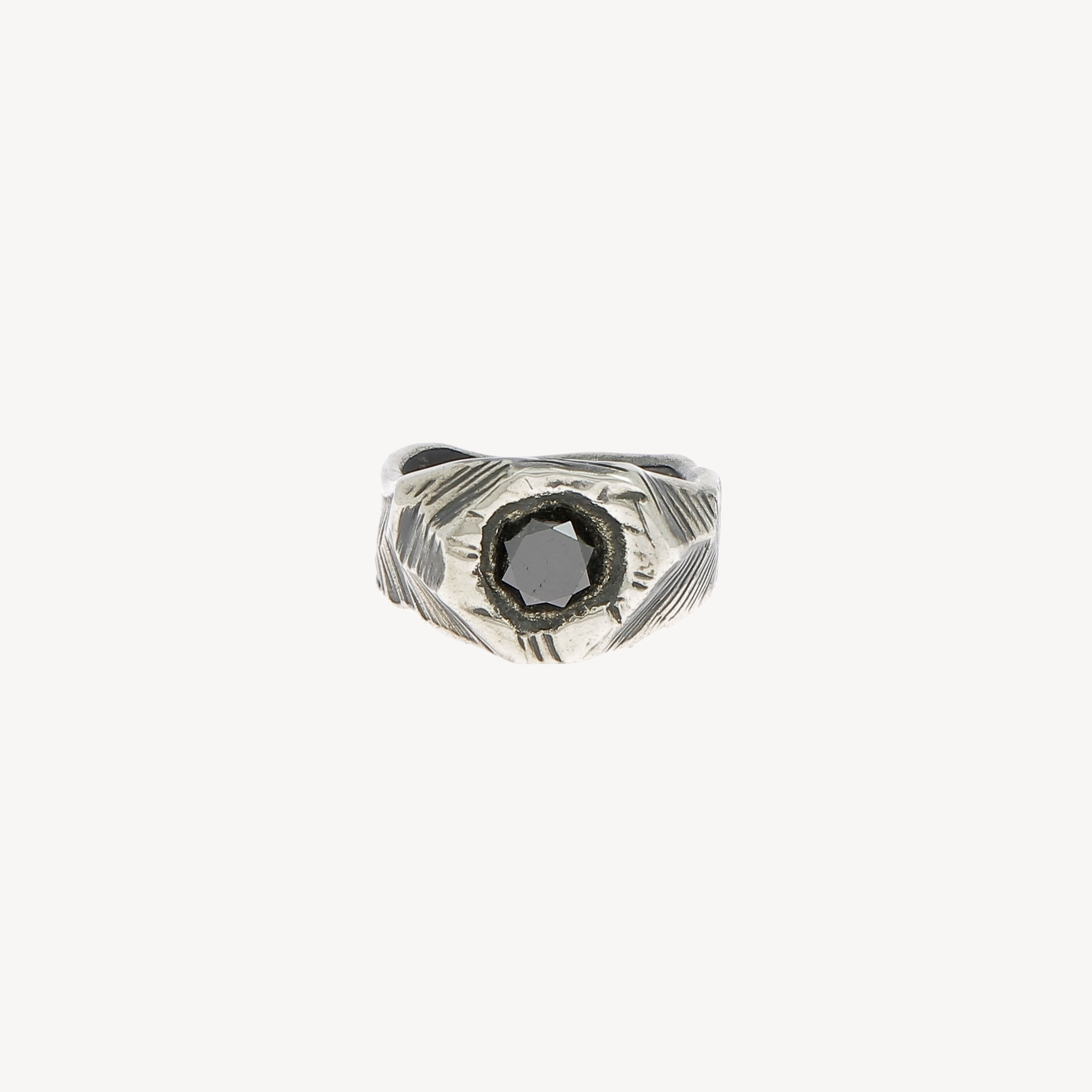 Ring aus Silber und schwarzem Diamant