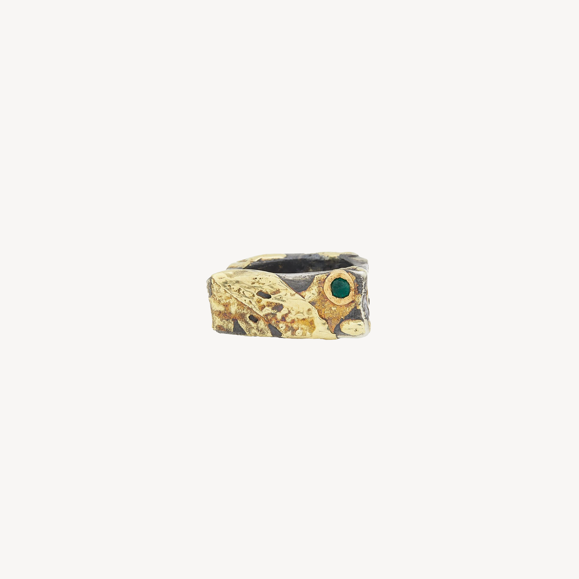 Rechteckiger Ring aus Gelbgold und Smaragd