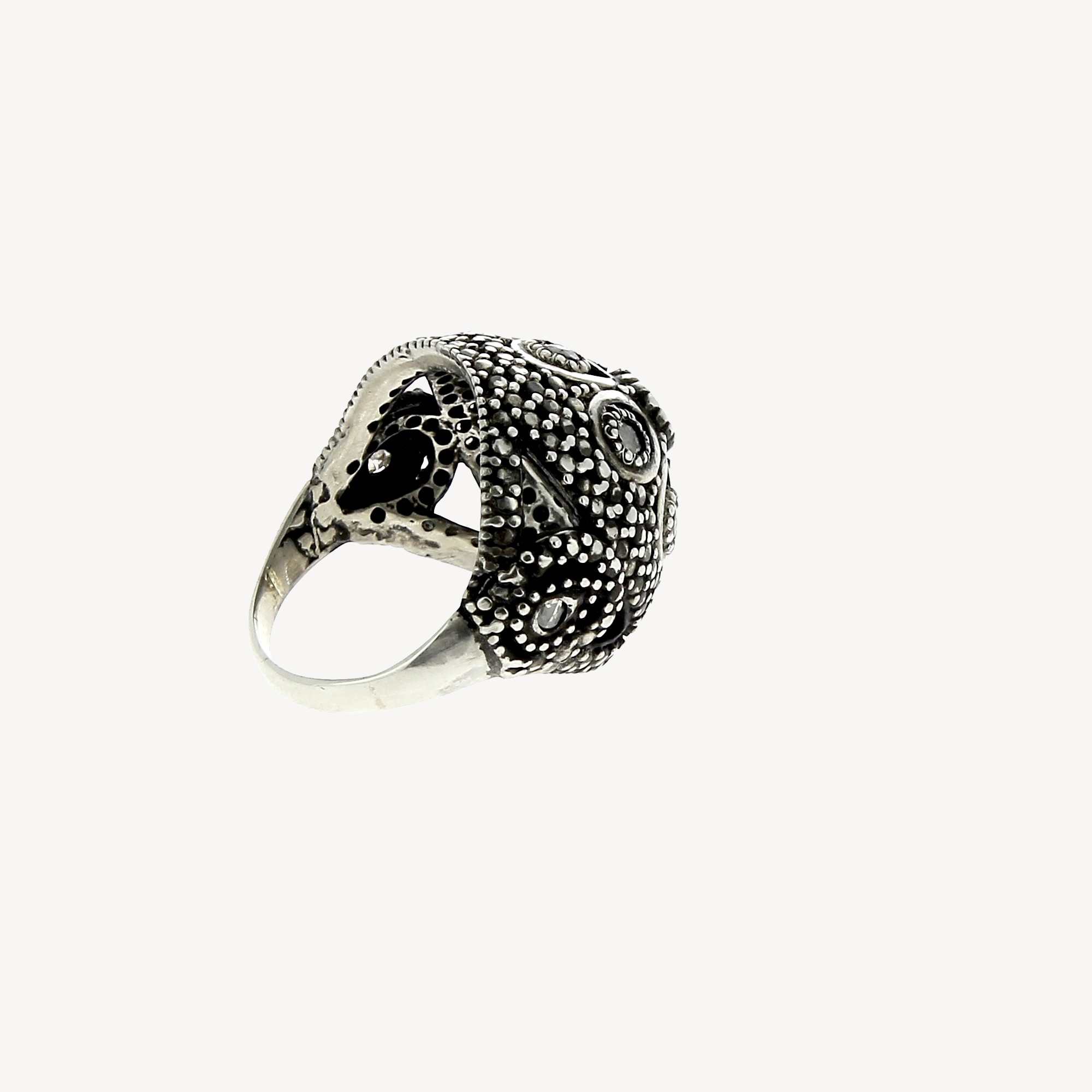 Barnacle Ring With Diamonds