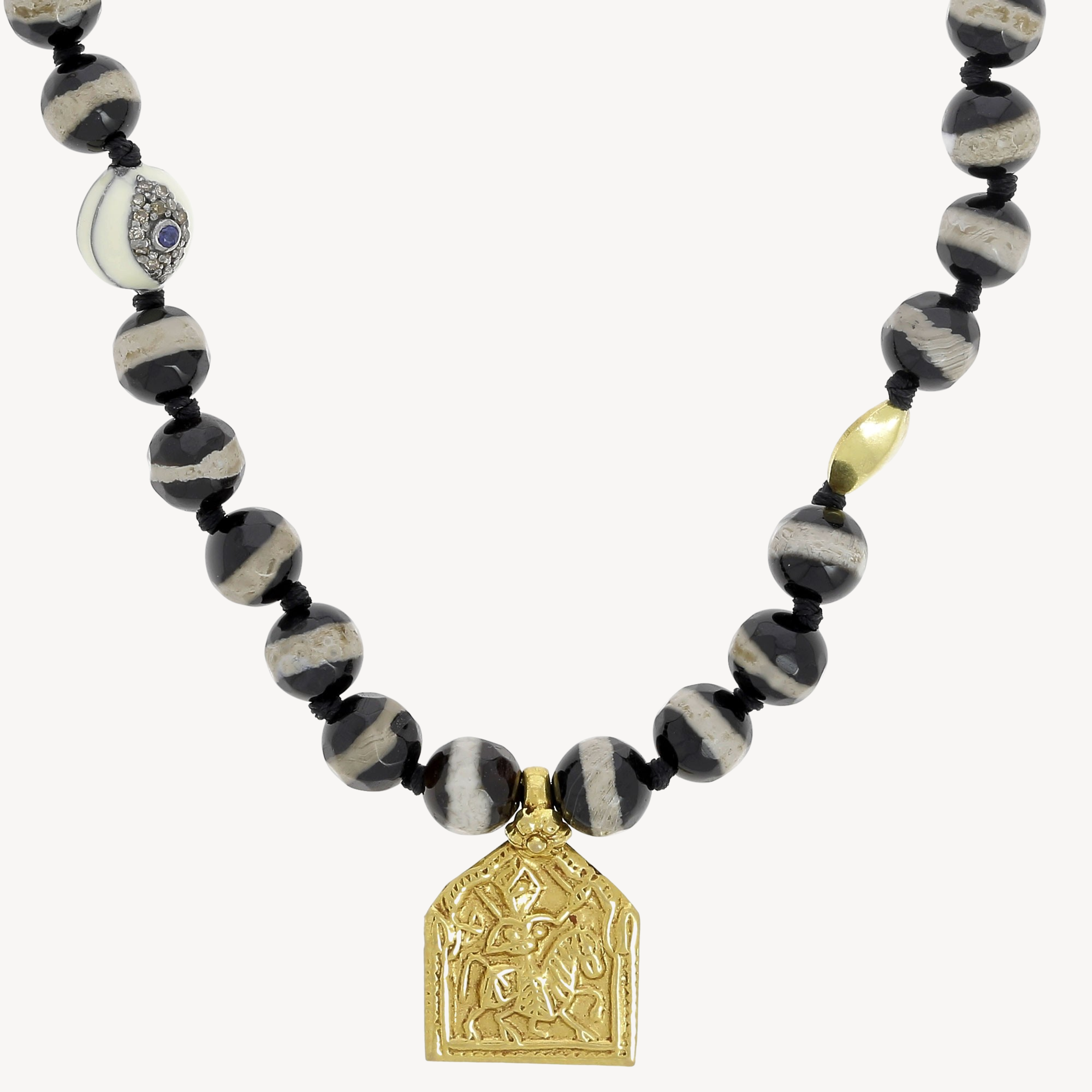 Schwarze Achat-Streifen-Perlen-Halskette, quadratische Medaille
