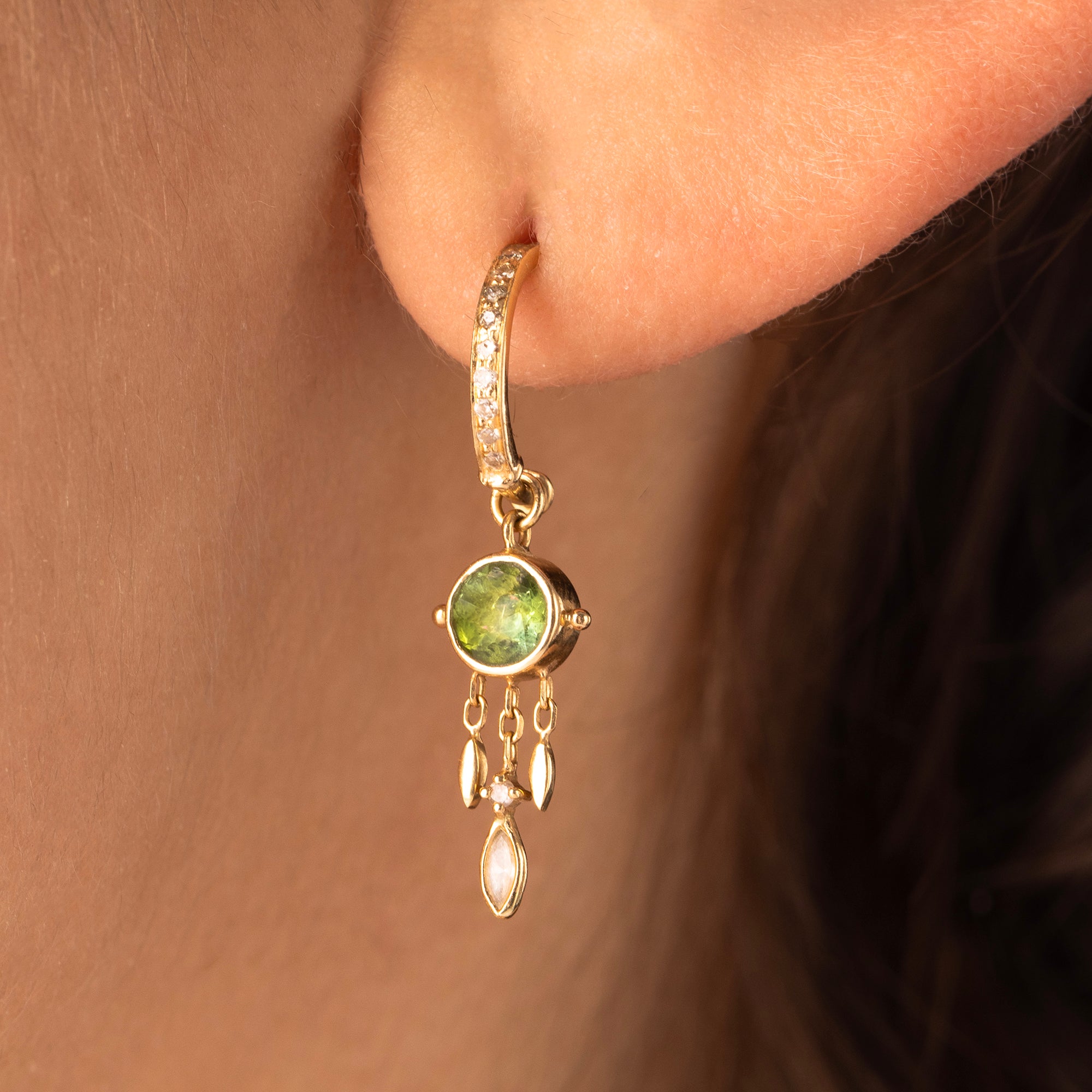 Gebrauchter grüner Turmalin- und Diamant-Ohrring