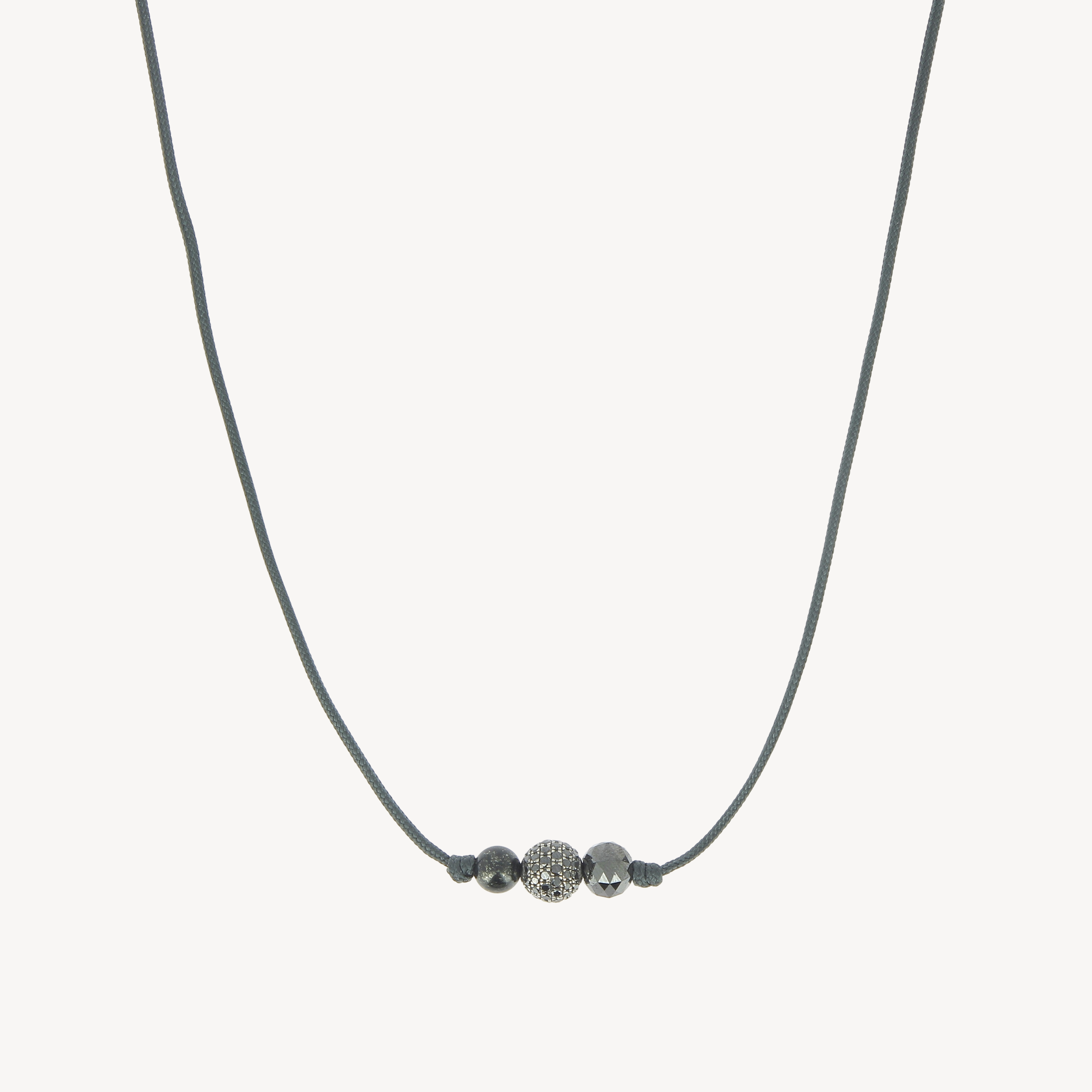 Facettierte Halskette mit schwarzem Diamant