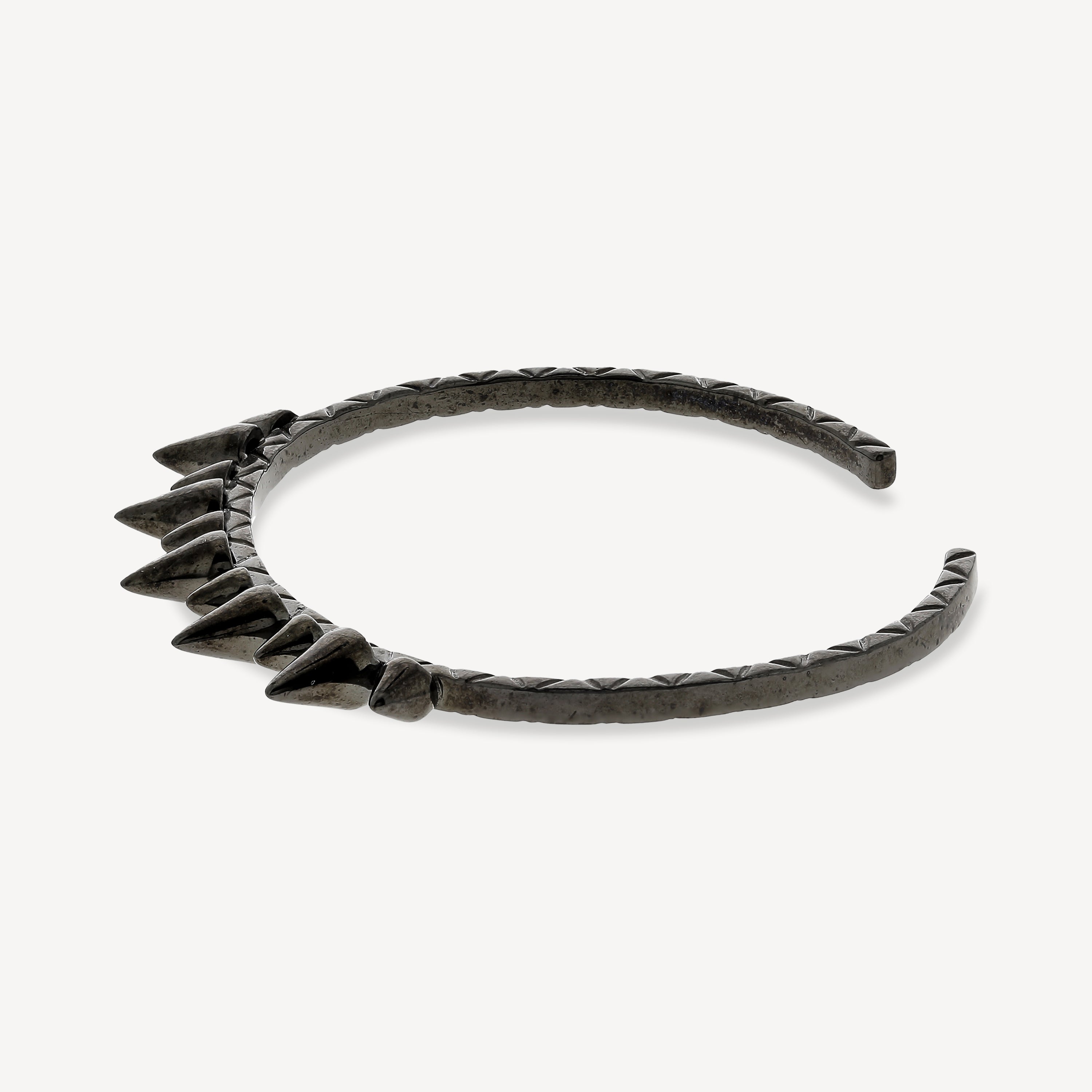 Schwarzes silbernes Spike-Armband