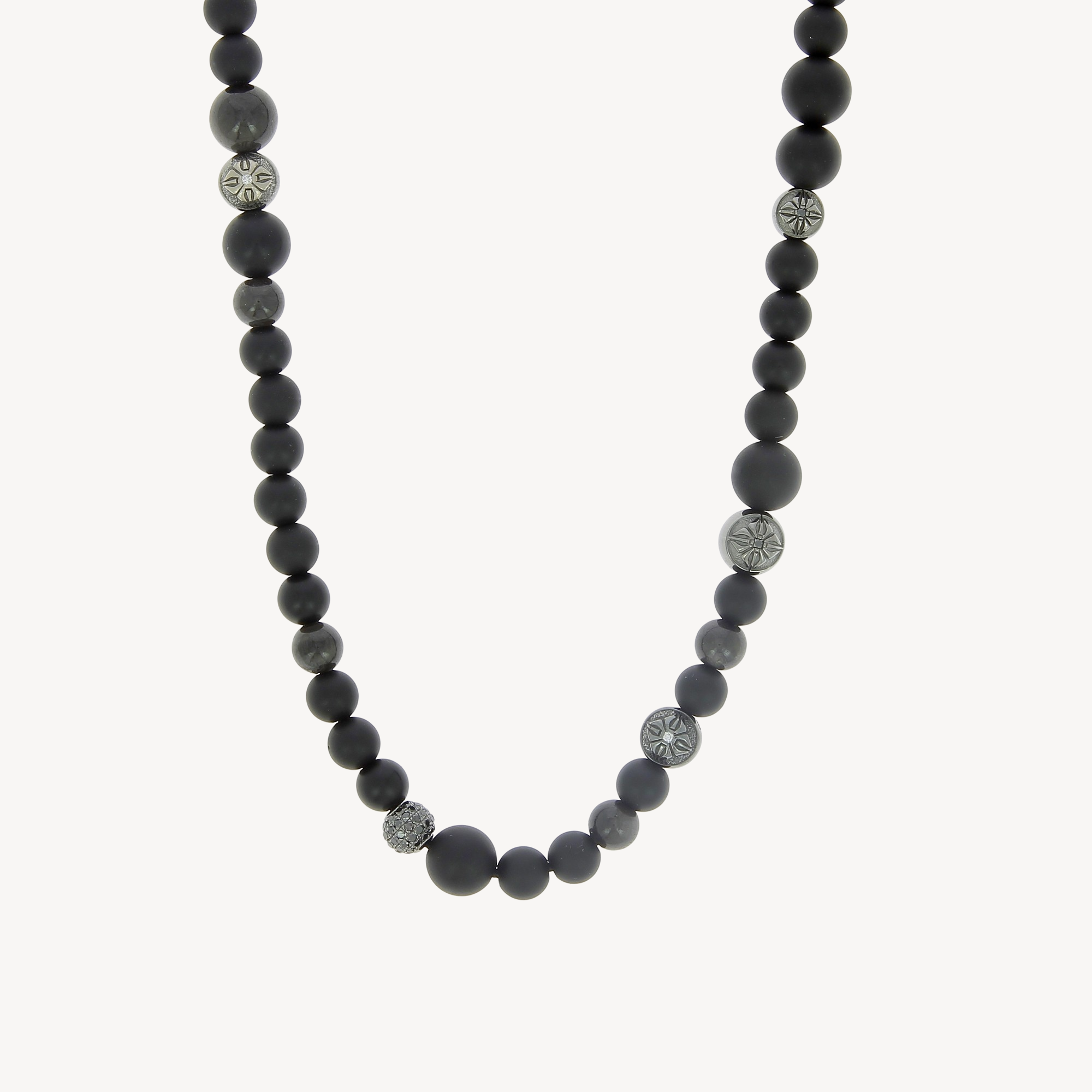 Halskette mit grauen Saphiren und schwarzen Diamanten