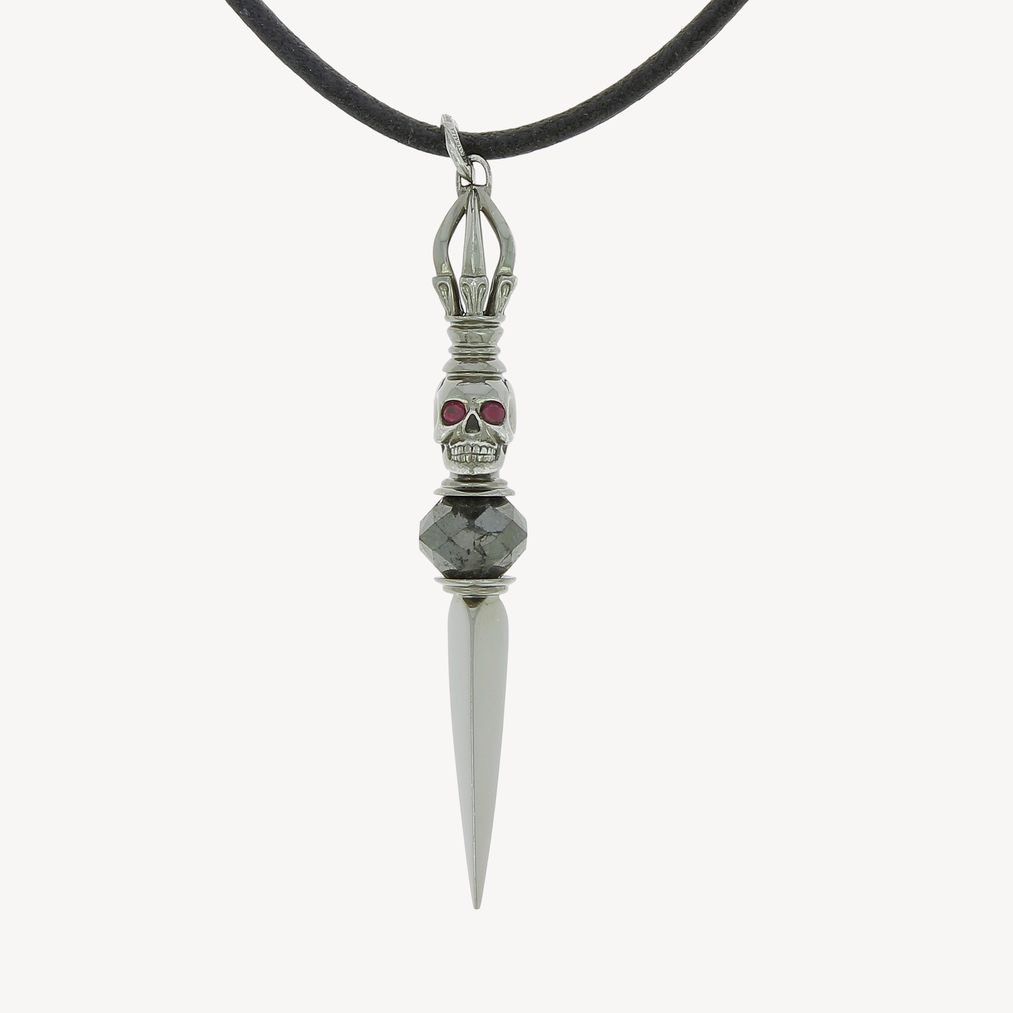 Lachender Totenkopf Phurpa Halskette mit schwarzem Diamant