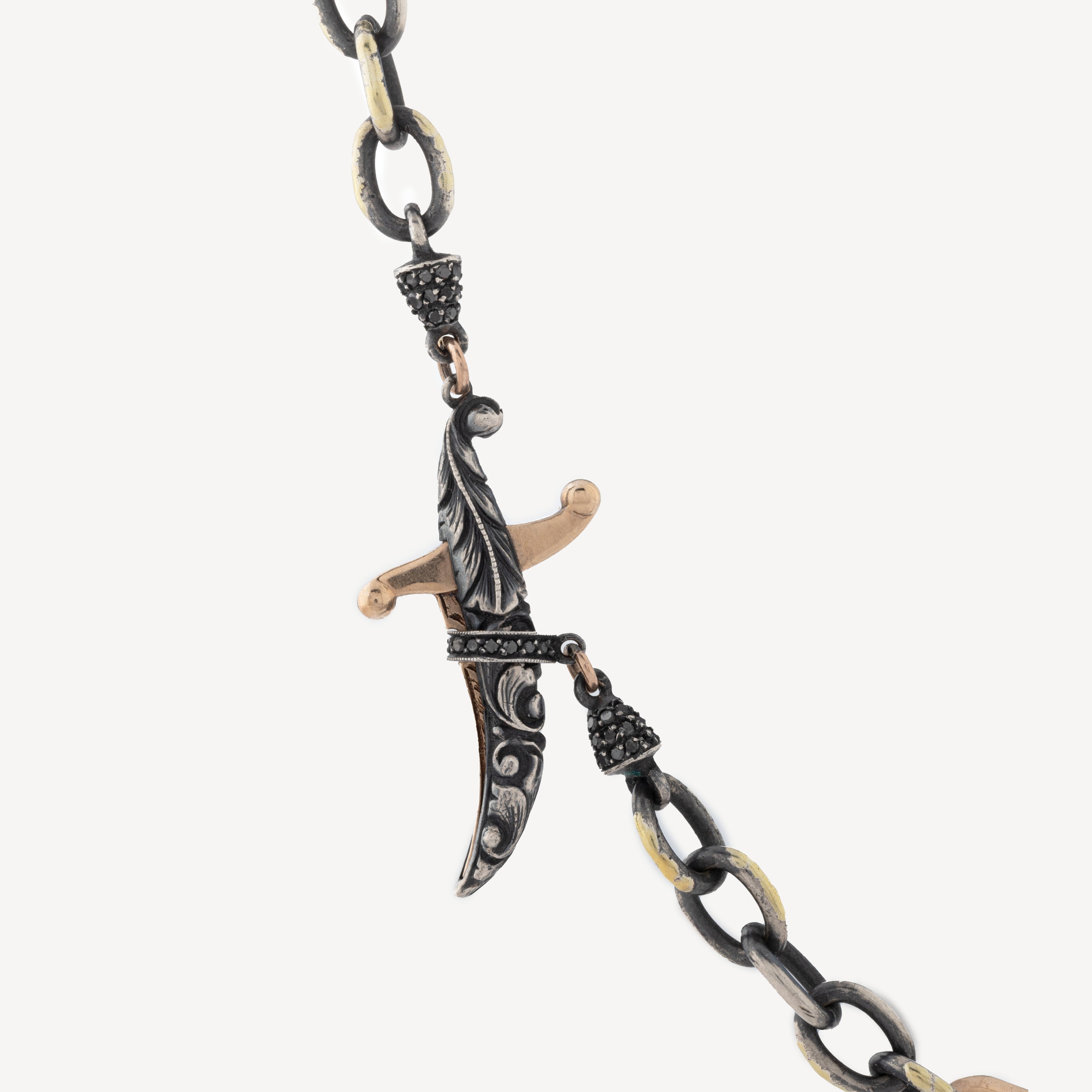 Schwarze Diamant-Schwert-Halskette