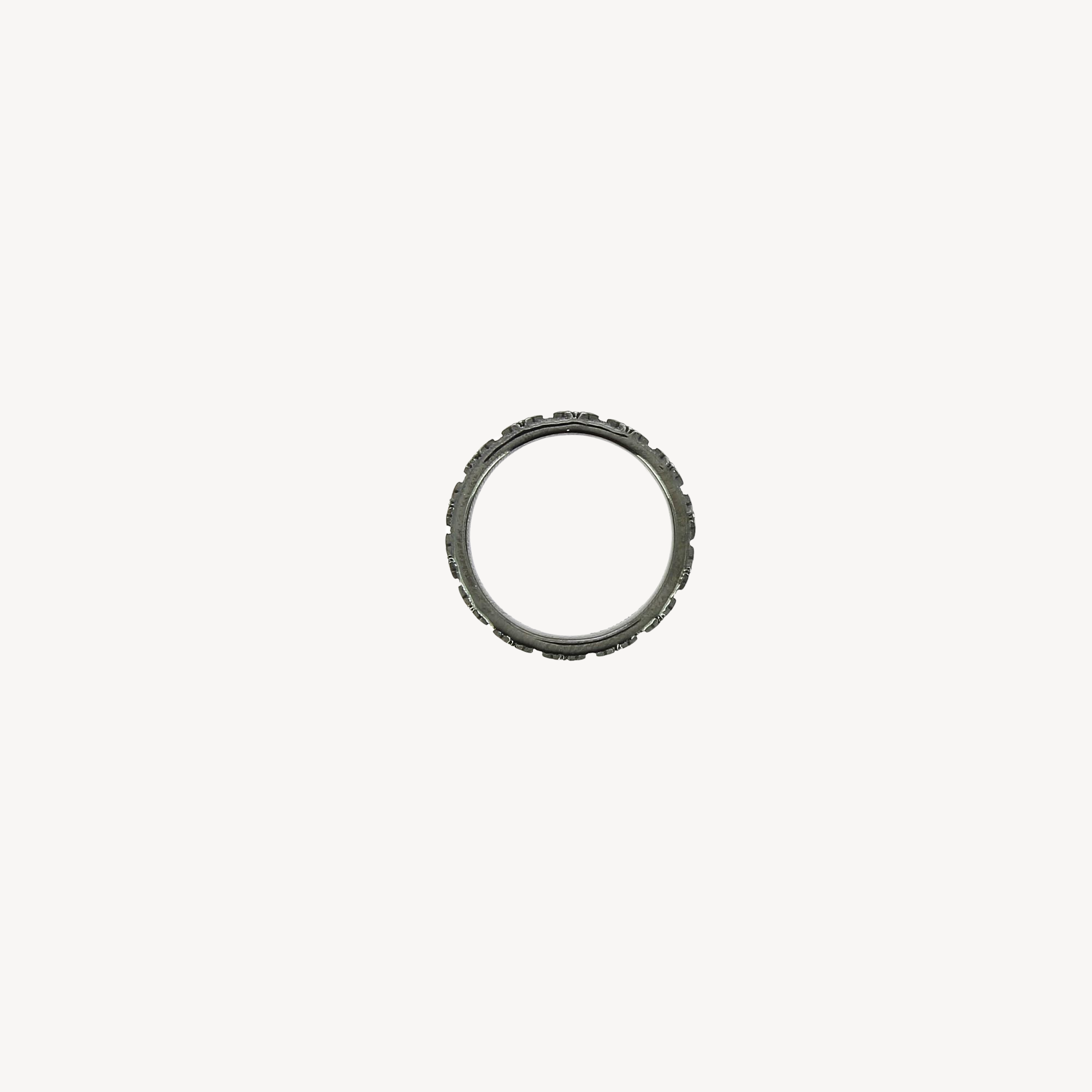 Sos-Band-Ring mit schwarzem Diamant