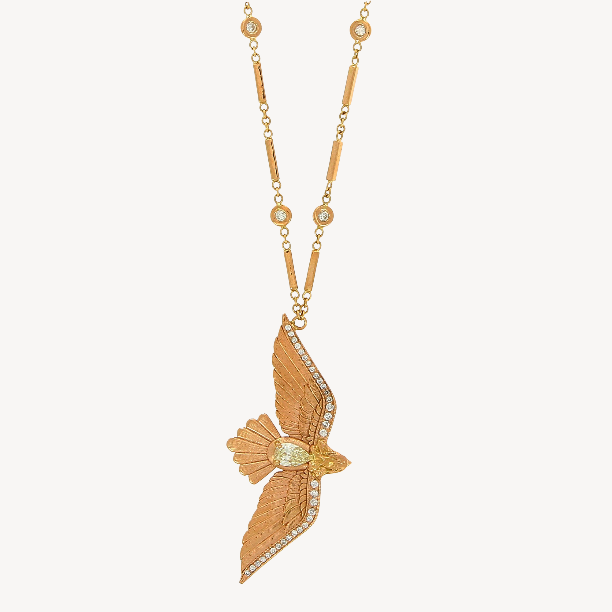 Diamant-Halskette mit fliegendem Vogel in Tropfenform