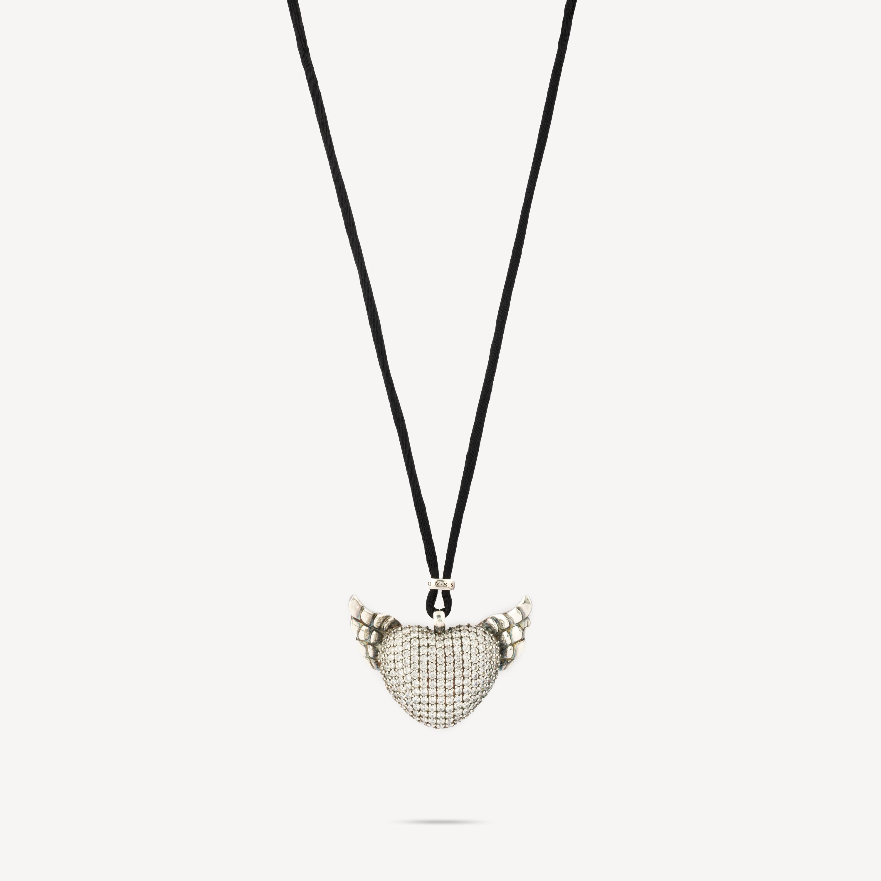 Halskette mit geflügeltem Herz-Anhänger