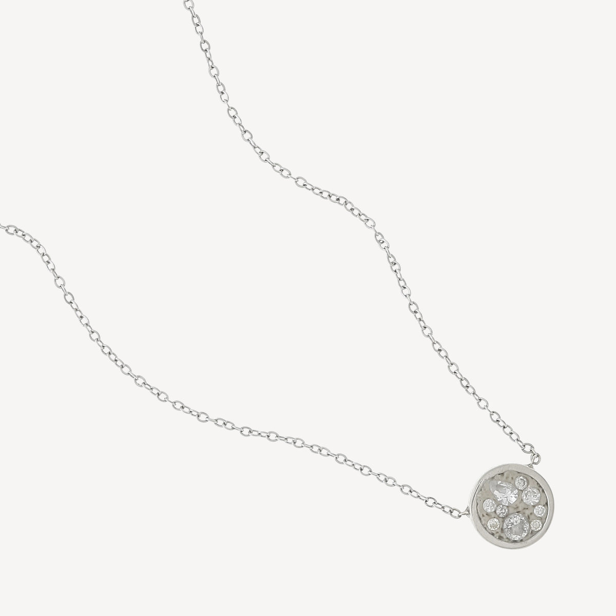 Halskette mit kleinem Kreis aus Weißgold