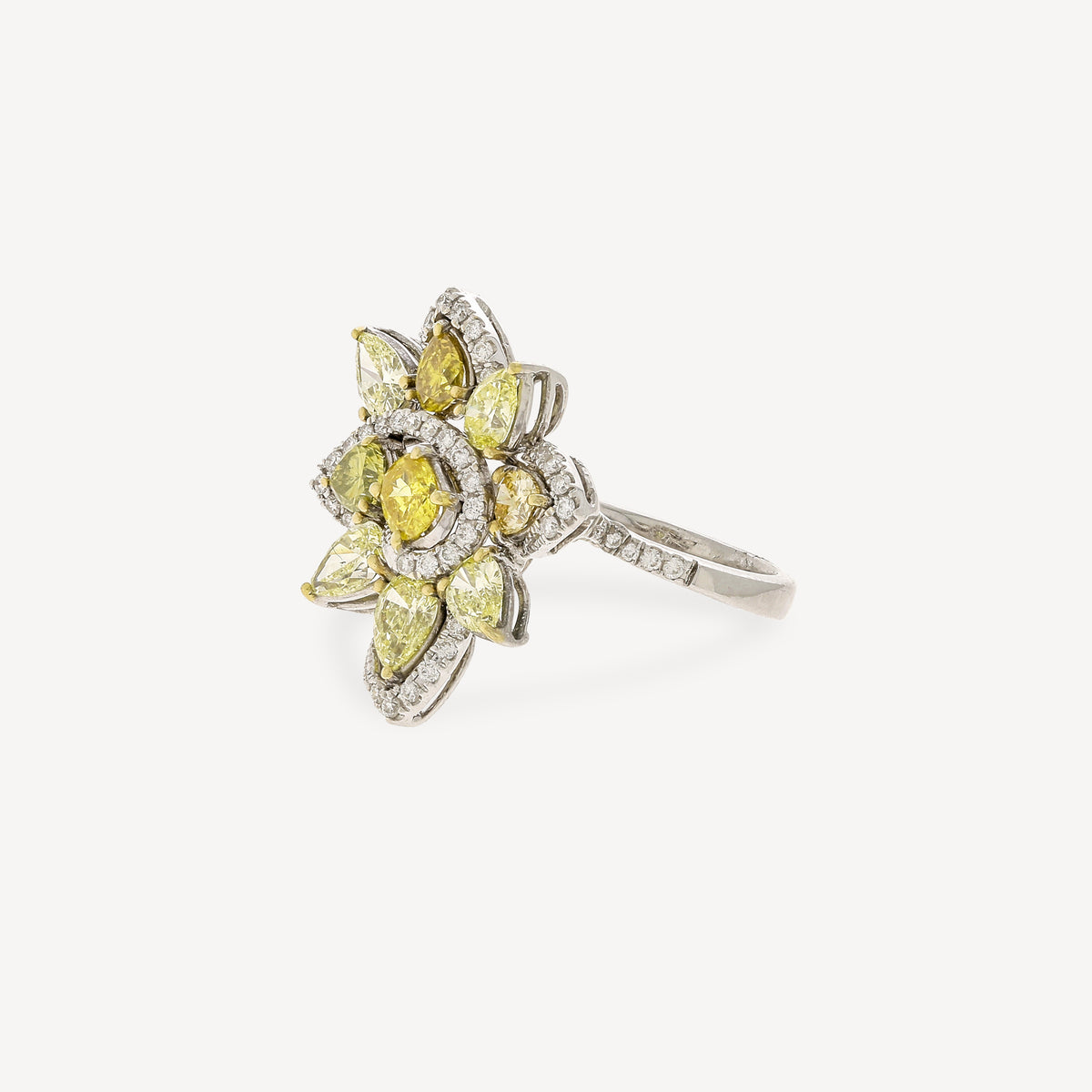 Gelber und weißer Diamant-Blumenring