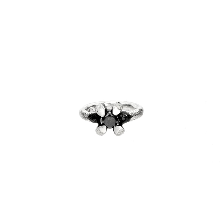 Ring mit drei schwarzen Diamanten