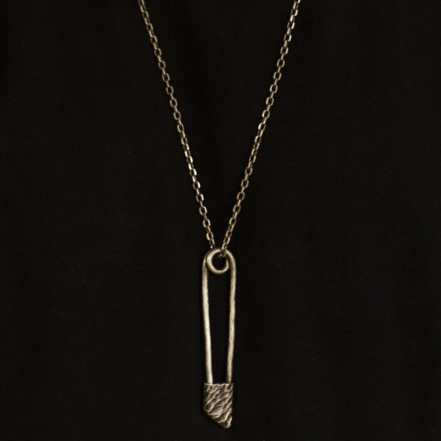 Collier Safety Pin
